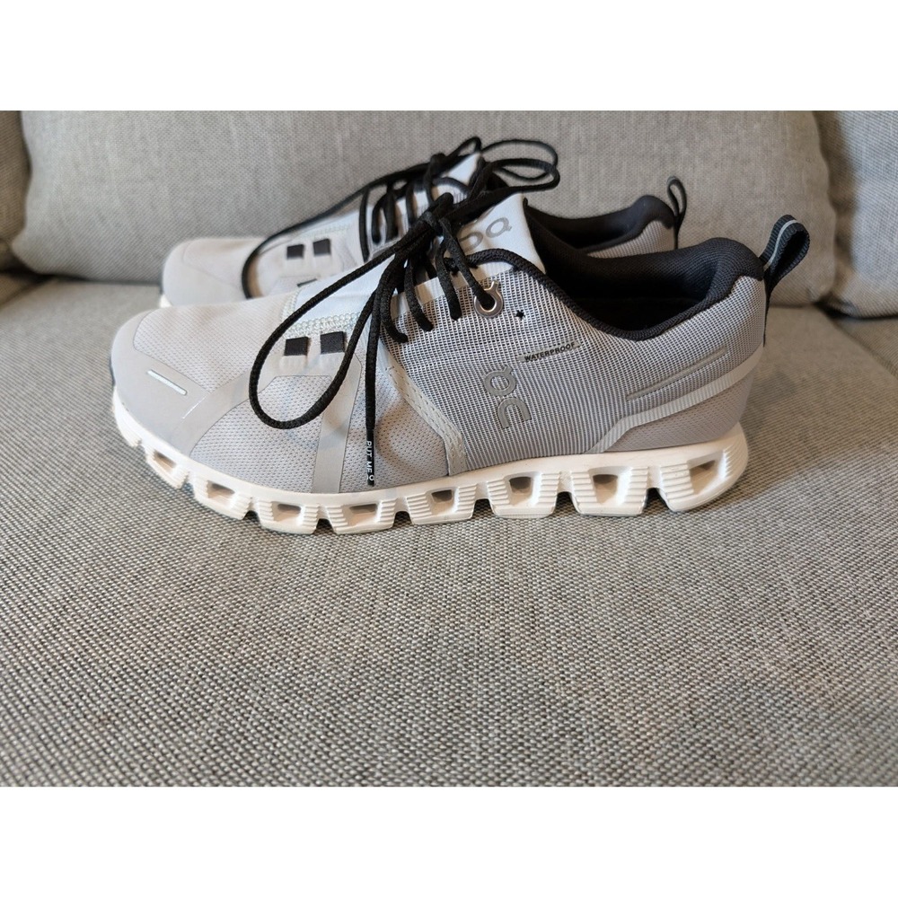 On Running Cloud 5 Waterproof Glacier Grey White Woman's Size 7